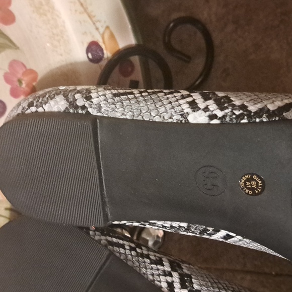 New Worthington GAGA snake print flats - Picture 10 of 10